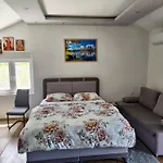 Apartment Leonida 1 *