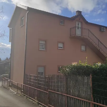 アパート Leonida 1 *