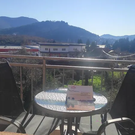 アパート Leonida 1 トレビニエ