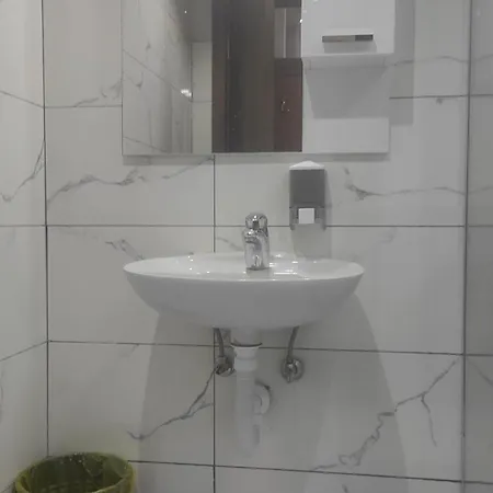 Leonida 1 アパート トレビニエ