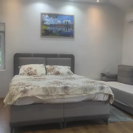 Leonida 1 Apartment